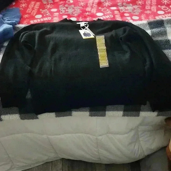 Black sweater Super Soft! - Picture 4 of 9